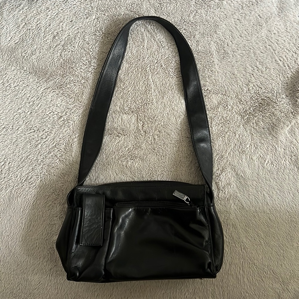 Perlina black leather hand bag